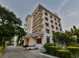 Sun-n-Sand Suites, Shirdi，位于舍地的酒店