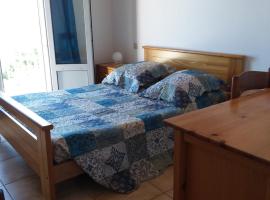 Chambre d hôtes chez raymonde et sandrine，位于Luri的酒店