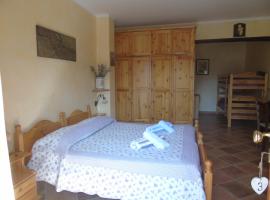 casa per ferie "antico albergo dell'angelo e del buon vino"，位于Prazzo的酒店