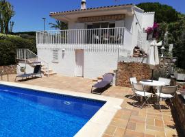 Xalet a primera linea de mar，位于卡拉法特的酒店