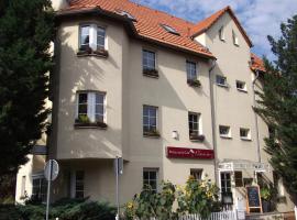 Pension & Café Am Krähenberg，位于萨勒河畔哈雷的酒店