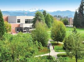 Backpacker College @ The University of the Fraser Valley，位于阿伯茨福德的酒店