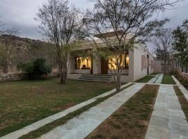 The Owl House by VEO - Part of StayVista，位于斋浦尔的酒店