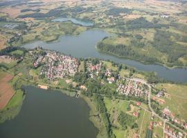 Pokoje nad jeziorem Mazury，位于栋布鲁夫诺的酒店