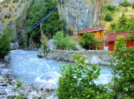 Kapuzbaşı Şelalesi Baştürk dinlenme tesisleri，位于Büyükçakır的酒店