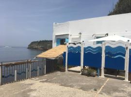 Azzurromare Residence，位于普罗奇达的酒店