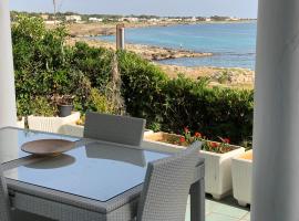 Casa direttamente sul mare 1，位于玛丽娜迪曼卡维萨的酒店