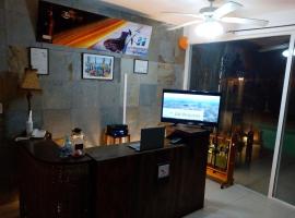 The Hook Lodge，位于Puerta de Hierro的酒店