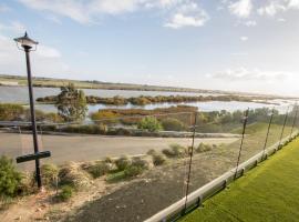‘Serenity’ and sweeping Murray River views，位于泰勒姆本德的酒店