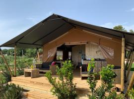 Easyatent FKK Safari tent Ulika Naturist - clothes free，位于波雷奇的豪华帐篷