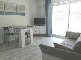 Appartement 4 couchages, 100 mètres de la mer !，位于莱萨布勒-多洛讷的酒店