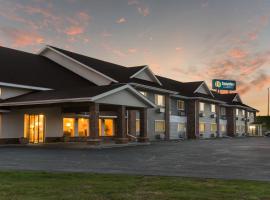 Boarders Inn & Suites by Cobblestone Hotels - Superior/Duluth，位于苏必利尔德卢斯国际机场 - DLH附近的酒店