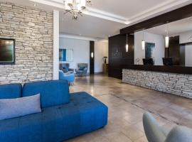 Imperia Hotel & Suites Saint-Eustache，位于圣厄斯塔什Golf Laval-sur-le-Lac附近的酒店