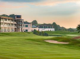 St Mellion Estate，位于圣美伦的带热水浴缸的酒店