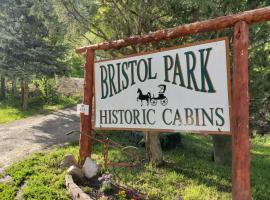 Bristol Cabins，位于熔岩温泉村的酒店