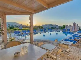 Golden Bay Apartments-Garden Haven