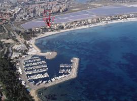 Lewis Rooms Poetto Beach，位于卡利亚里的酒店