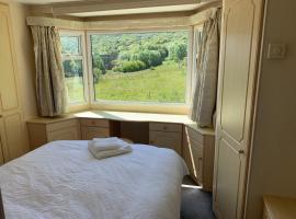 Private Countryside Holiday Cabin 10 mins from Brighton，位于布莱顿霍夫的木屋