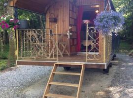 ROULOTTE - LE DOMAINE DES ECREVISSES，位于Saint-Florent-sur-Cher的酒店