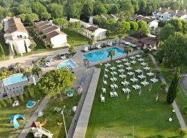 都娜罗萨住宅酒店，位于杜纳维德的带泳池的酒店