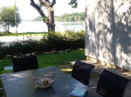 Chata Bezdrev u Hluboké nad Vltavou，位于伏尔塔瓦河畔赫卢博卡的酒店