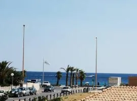 Face à la mer avec clim, wifi, parking