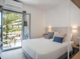 Nautilus Apartments-Suites，位于帕罗奇亚的海滩短租房