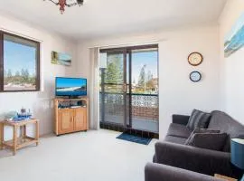 Seabreeze 4 opposite the bowling club Tuncurry