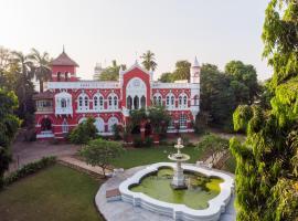 Madhav Bagh - Royal Heritage Stay，位于巴罗达的旅馆