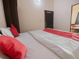 OYO 42870 Hotel Gorband，位于Sāwarda的酒店