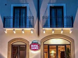 Hotel Gangi，位于皮亚扎-阿尔梅里纳的酒店