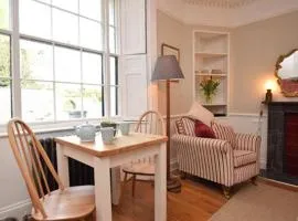 Burton House Apartment