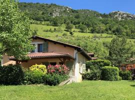 Gites le Paradis - Superbe vue sur le Vercors Dominant le village，位于鲁瓦昂地区蓬的酒店