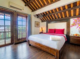 Calm House Hotel Hoi An 1，位于会安Cam Nam的酒店