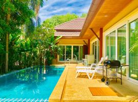 Karon Pool Villa 卡伦3卧泳池别墅，位于卡伦海滩的带按摩浴缸的酒店
