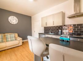 PLATFORM Avenues Apartment 2 with Free Street Parking，位于赫尔的酒店