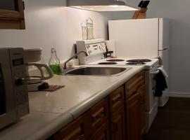 Campbellford Studio Apt 4，位于CampbellfordFerris Provincial Park附近的酒店