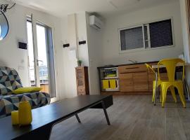 Angers Green Lodge - Yellow Sun Appartement，位于昂热的木屋