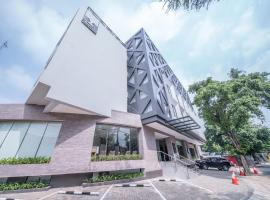 All Nite & Day Kebon Jeruk，位于雅加达的酒店