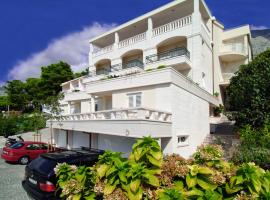 Apartments Villa Medic，位于布雷拉的带按摩浴缸的酒店