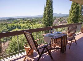 Villa Donatelli - Spacious Panoramic Villa, Perfect for Visiting Tuscany，位于丘西的酒店