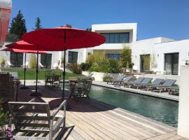 Villa le sud appartements，位于卡西斯的带泳池的酒店