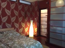 Beautiful, exotic 2 room flat with balcony and air-con in Komárom，位于科马罗姆的公寓