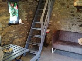 Micro-Cottage in pietra La Ratatouille，位于Dego的家庭/亲子酒店