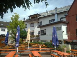 斯楚泽鸿飞酒店，位于Neuhof的酒店