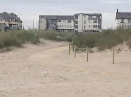 Marine Beach Escape Castlerock Beside Beach Golf Course and Pub