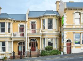 The Stuart Street Terraced House，位于但尼丁NZSG Dunedin Research附近的酒店