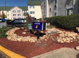 Intown Suites Extended Stay Atlanta GA-Snellville，位于斯内尔维尔的酒店