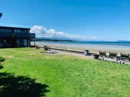 Sand Pebbles Inn