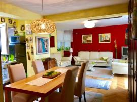 Luxury Apartman Porat，位于波拉特的酒店